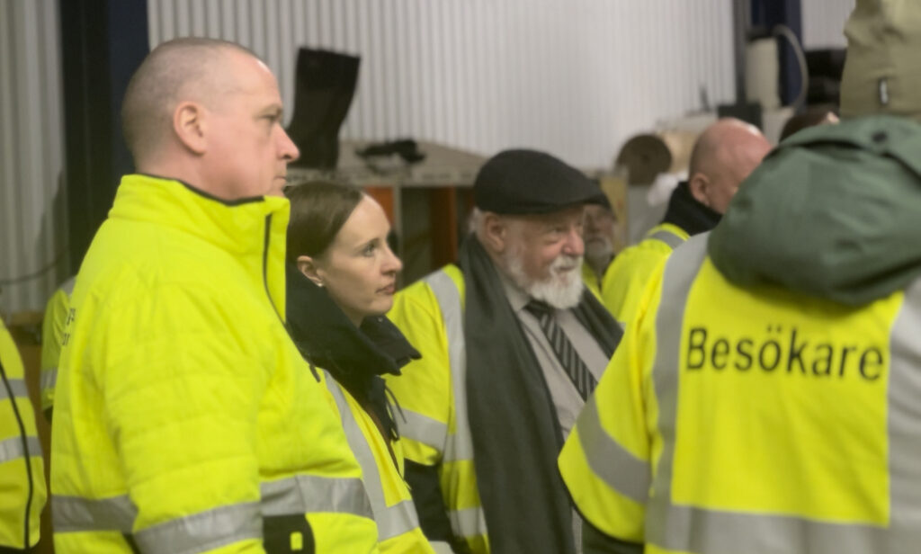 Personer från styrelsen och bolagsledningen i gula västar