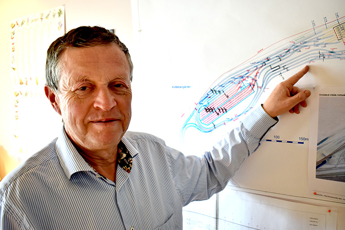 Kent Lindahl framför en skiss av Ringödepån