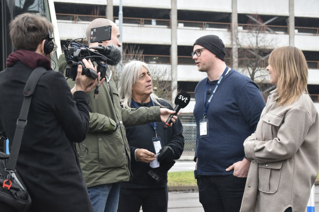 SVT och Mikkey Dee intervjuar vinnaren från Musikhjälpen