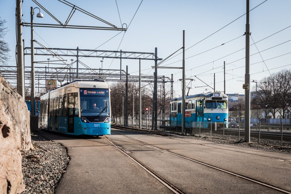 Enkelriktad M33-vagn på väg ut från depå